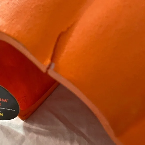 Pumpkin Decor for pet enclosure - Picture 3 of 4